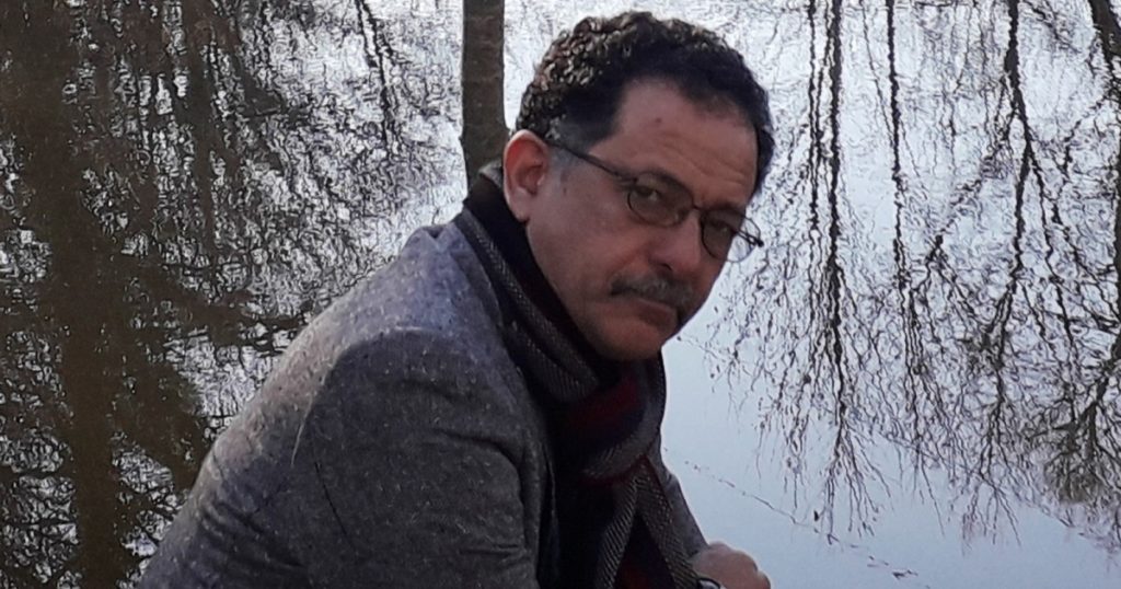 فرنسا-تمنح-الشاعر-والروائي-اليمني-علي-المقري-وسام-الفنون-والآداب