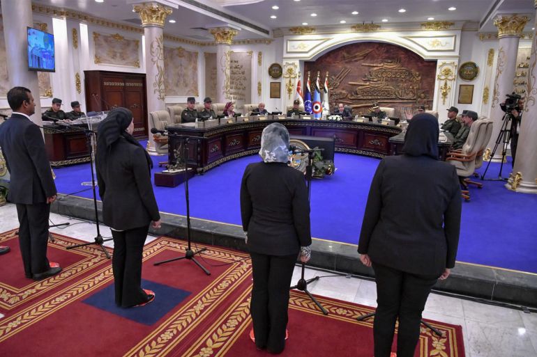 صورة نشرتها الرئاسة المصرية لحضور السيسي اختبار الموظفين المدنيين داخل الأكاديمية العسكرية (مواقع التواصل)