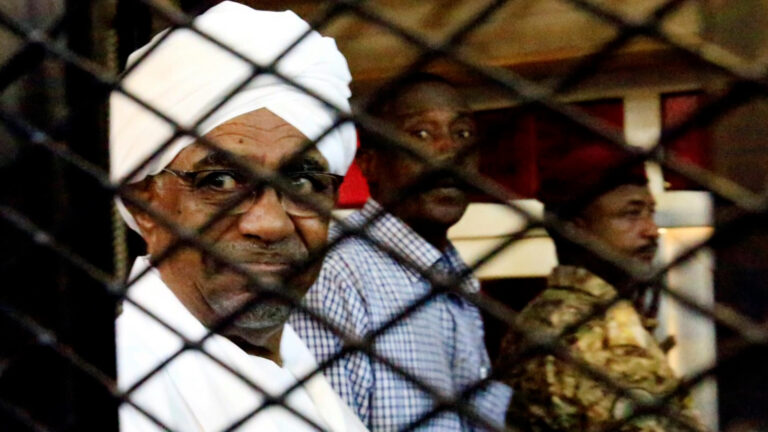 تطورات المشهد السوداني.. من المستفيد من خروج قيادات من نظام البشير من السجن؟