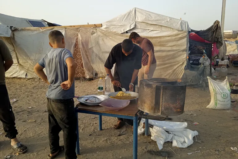 المجاعة تطل برأسها من جديد في غزة جراء احتلال معبر رفح والقيود المشددة على معبر كرم أبو سالم (الجزيرة)