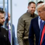 خبراء يؤكدون أن الرئيس الأميركي المنتخب ترامب (يمين) سيلجأ إلى شروط معينة لاستمرار تقديم الدعم لكييف (رويترز)