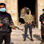 إدارة العمليات العسكرية بسوريا توعدت بمحاسبة من يثبت ضلوعه في إخفاء ممتلكات عامة (رويترز)