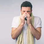 يمكن بشكل مبسط اعتبار أن موجة الإنفلونزا بدأت عندما يتم الكشف عن فيروسات الإنفلونزا (إيه أو بي) في واحدة من كل 5 عينات مرضى (شترستوك)