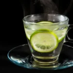 هل شرب الماء الساخن مع الليمون له تأثير سحري حقا؟