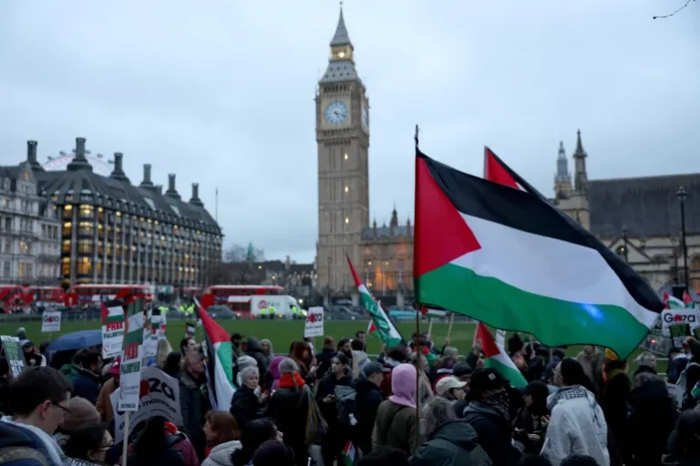 تصريحات الحكومة البريطانية تشير إلى أن الاعتراف بالدولة الفلسطينية سيبقى خيارا ممكنا في اللحظة السياسية المناسبة (رويترز)