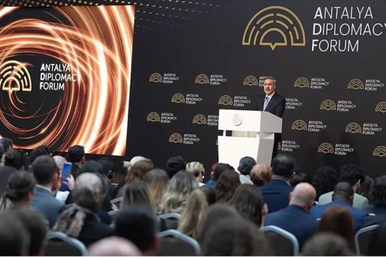 فيدان: الهجمات الإسرائيلية على سوريا تقوض استقرارها (الأناضول)