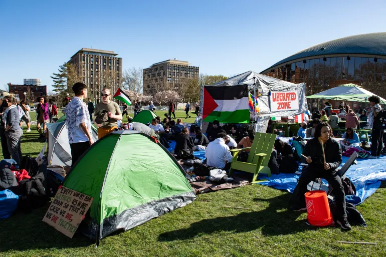 جامعة هارفارد شهدت حراكا طلابيا داعما لفلسطين ورافضا للحرب على غزة (الفرنسية)