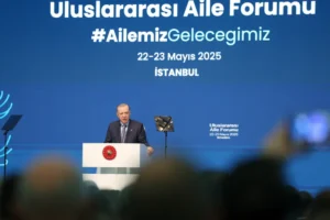 الرئيس التركي رجب طيب أردوغان يتحدث في منتدى الأسرة بإسطنبول (الأناضول)