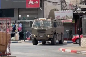 قوات إسرائيلية تواصل اقتحام مدينة نابلس شأنها شأن باقي المدن والبلدات الفلسطينية (الجزيرة-أرشيف)