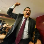 خالد البلشي بعد إعلان فوزه في انتخابات الصحفيين (مواقع التواصل)