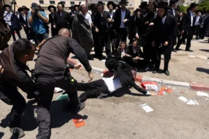 كشف مسؤول عسكري إسرائيلي الأربعاء أنه من أصل 24 ألف أمر استدعاء للتجنيد وُجهت ليهود الحريديم خلال 2024، لم يستجب سوى 1212 شخصا، ما يعادل 5% فقط.