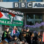 هيئة الإذاعة البريطانية سبق وأن تعرضت لانتقادات عديدة مدة أشهر بسبب تغطيتها للحرب في قطاع غزة (غيتي)