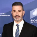 الإعلامي الأميركي جيمي كيميل شكر جمهوره وخصومه السياسيين الذين دافعوا عن حقه في التعبير (الفرنسية)