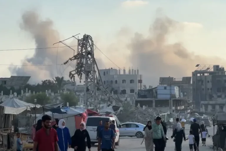 قصف إسرائيلي متواصل على غزة (الجزيرة)