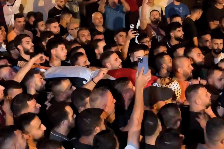 تشييع الشهيد محمد علوي من مجمع فلسطين الطبي برام الله بعد استشهاده متأثرا بإصابته برصاص المستوطنين (شبكة قدس)
