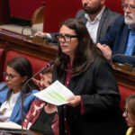 النائبة ستيفانيا أسكاري طالبت الحكومة بمعاقبة إسرائيل لإجبارها على وقف الإبادة في غزة (الجزيرة نت)