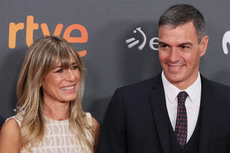 القاضي يشتبه في أن غوميز استخدمت مساعِدة يدفع أجرها مكتب رئيس الوزراء للقيام بنشاطات لها عندما كانت تشغل منصبا جامعيا (غيتي)