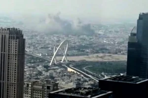 دخان يتصاعد في سماء الدوحة عقب الهجوم الإسرائيلي (أسوشيتد برس)