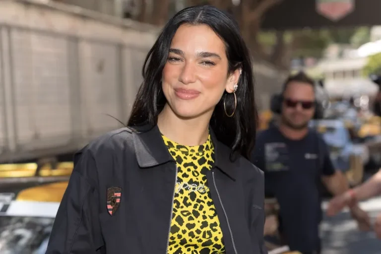 نجمة البوب البريطانية دوا ليبا عبرت عن دعمها لغزة منذ اندلاع الحرب الإسرائيلية على القطاع في 2023 (غيتي إيميجز)