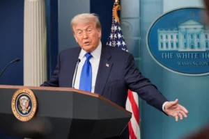 أظهرت البيانات الجديدة الفجوة المتزايدة في الاتساع بين الاقتصاد المنتعش الذي تعهد ترامب بتحقيقه والفقر الذي حققه (رويترز)