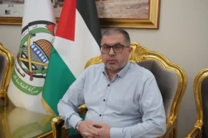 باسم نعيم عضو المكتب السياسي لحركة حماس عبّر عن تطلعه أن تخرج القمة "بموقف عربي إسلامي موحد وحاسم، وبإجراءات واضحة ومحددة" (الجزيرة)