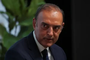 جميل أحمد لفت إلى أن التوقعات تشير إلى أن التضخم قد يتجاوز مؤقتًا الحد الأعلى للنطاق المستهدف متوسط ​​الأجل الذي يتراوح بين 5% و7% في أوائل عام 2026 (رويترز)