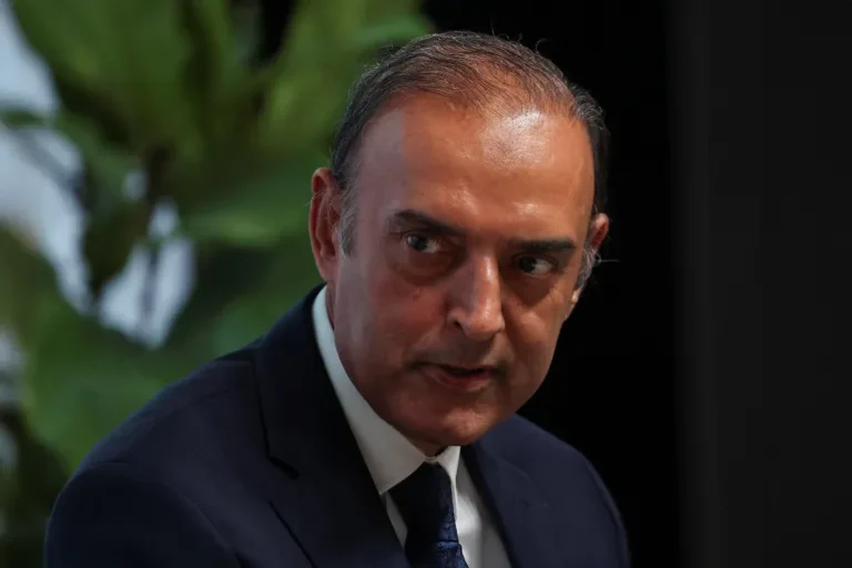 جميل أحمد لفت إلى أن التوقعات تشير إلى أن التضخم قد يتجاوز مؤقتًا الحد الأعلى للنطاق المستهدف متوسط ​​الأجل الذي يتراوح بين 5% و7% في أوائل عام 2026 (رويترز)