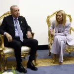 رئيسة وزراء إيطاليا جورجا ميلوني (يمين) والرئيس التركي رجب طيب أردوغان (أسوشيتد برس)
