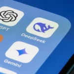 الذكاء الاصطناعي هو عبارة عن أنظمة برمجية قادرة على أداء مهام تتطلب ذكاء بشريا مثل اتخاذ القرارات وفهم اللغة. (شترستوك)