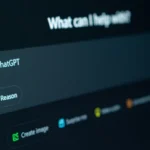 "شات جي بي تي" يستطيع تشغيل التطبيقات مباشرة داخل النافذة (شترستوك)