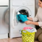 المزج الخطأ بين الملابس قد يؤدي إلى بهتان الألوان، وتمزق الألياف، وخشونة القماش (فريبك)