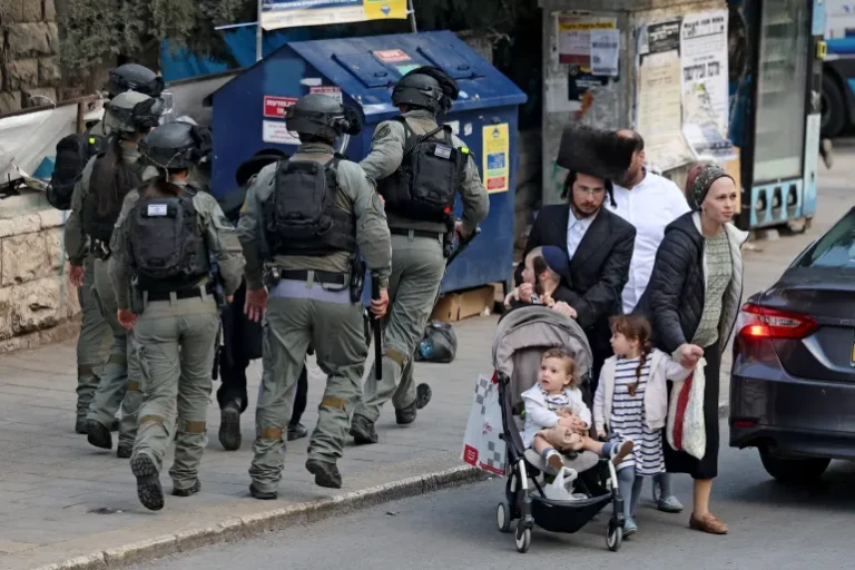 تراجع الشعور بالأمان الشخصي داخل إسرائيل وفقا لاستطلاعات الرأي (الفرنسية)