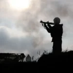 مقاتل من الجيش الأوكراني (رويترز)