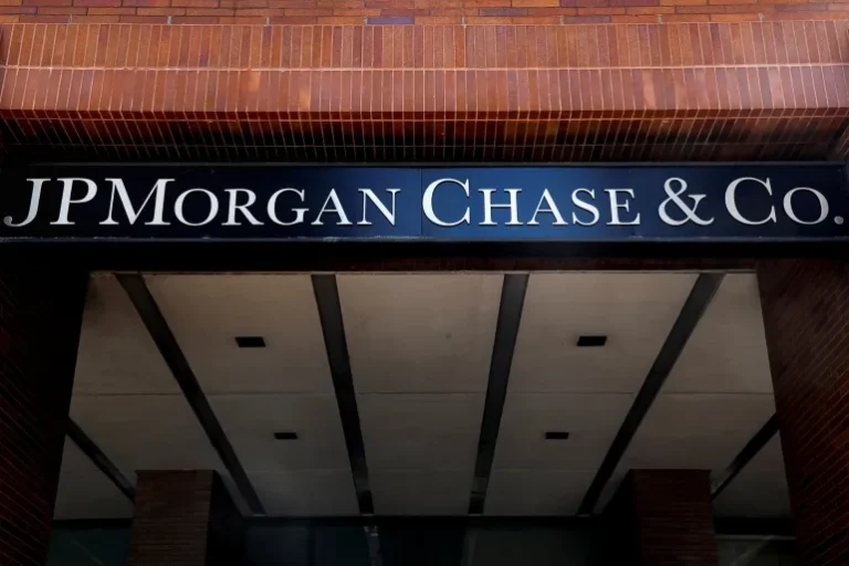 "جي بي مورغان تشيس" تنوي استثمار أكثر من 18 مليار دولار في الذكاء الاصطناعي (رويترز)
