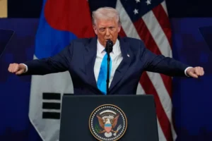 ترامب استخدم الرئاسة لتحقيق مكاسب شخصية مباشرة (أسوشيتد برس)