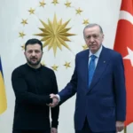 زيلينسكي (يسار) خلال لقاء سابق له مع أردوغان في أنقرة (الفرنسية)