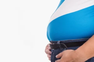 زيادة الدهون الحشوية قياسا بالعضلات يؤثر في صحة الدماغ (غيتي)