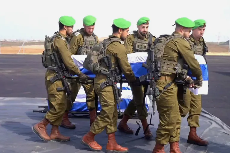 جيش الاحتلال يتسلم جثث 4 أسرى من عائلات بيباس وليفشتس (الإعلام الإسرائيلي)