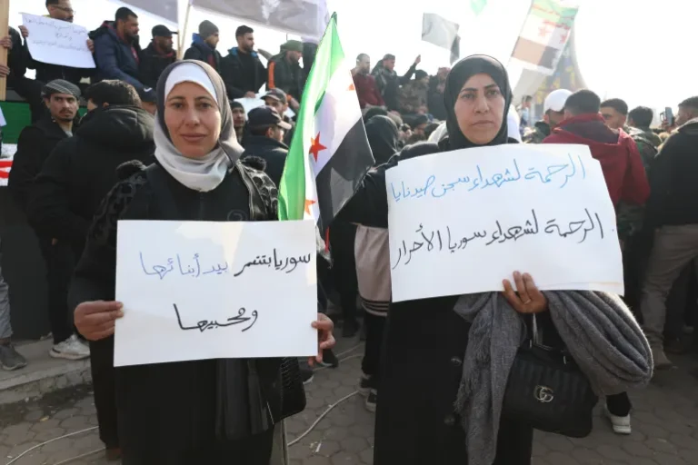 بعد سنوات من فظاعات السجن والتعذيب يظل مصير العديد من المفقودين لغزا مؤلما ينتظر حلا (الأناضول)