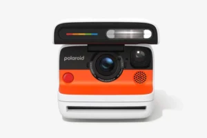 حتى مع قدرتنا على التقاط صور رائعة ومشاركتها فورا عبر العالم، لا يزال هناك شيء ساحر في الكاميرا الفورية الكلاسيكية (موقع بولارويد)