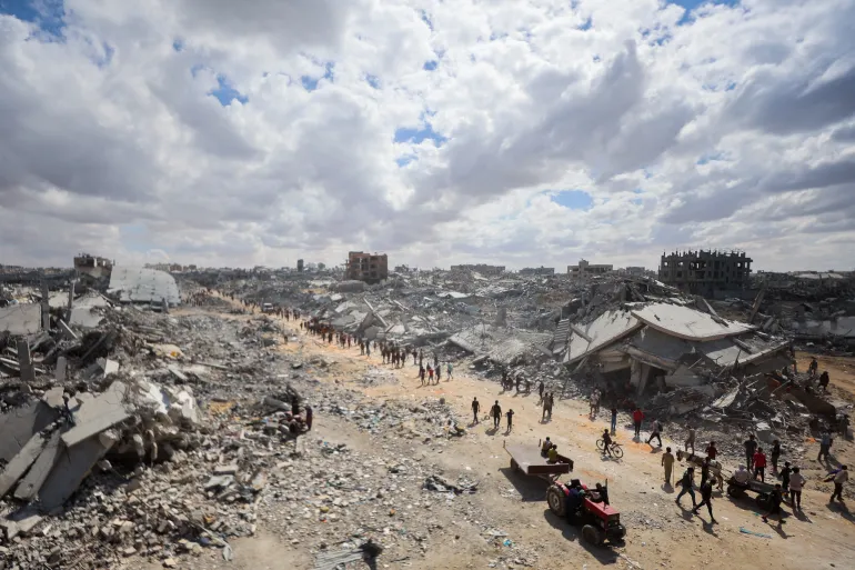 لم يحظ الفلسطينيون في غزة بثمار اتفاق وقف إطلاق النار في القطاع حتى الآن (الفرنسية)
