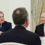 أوضح أوشاكوف أن موسكو تلقت سابقا وثيقة من الرئيس الأميركي تضم 27 بندا من أجل إيجاد حل للمسألة الأوكرانية